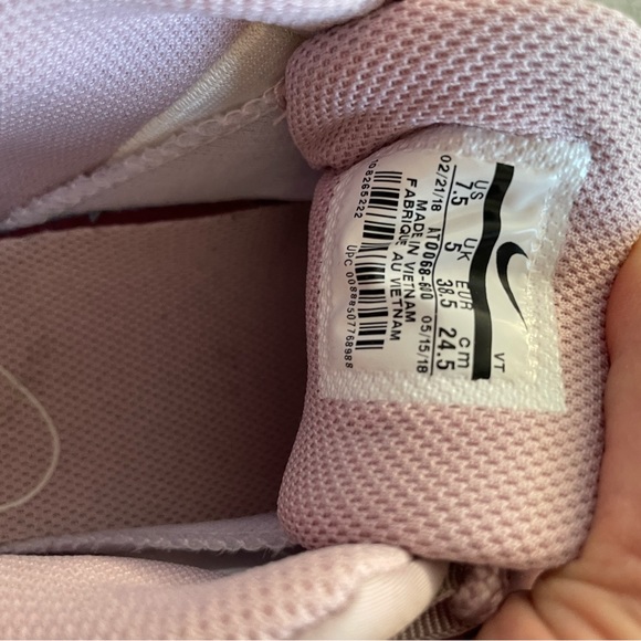 Nike - Picture 5 of 5